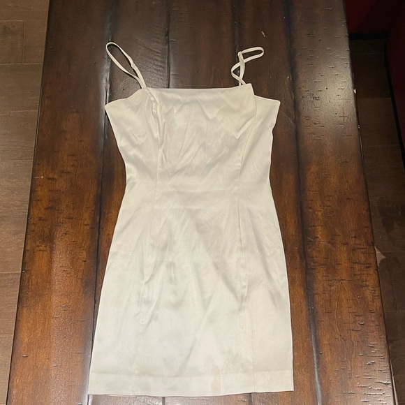 Aritzia white dress. Size 2 - Picture 1 of 3